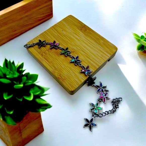 SUPER CUTE ENAMEL STARFISH SILVER-TONE BRACELET - Picture 1 of 3